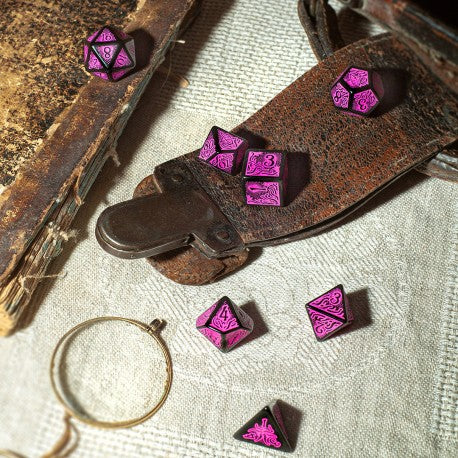Call of Cthulhu (7th Edition): Black & magenta 7pc RPG Dice Set
